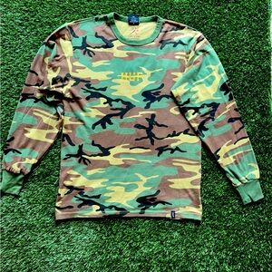 Camo long sleeve graphic shirt